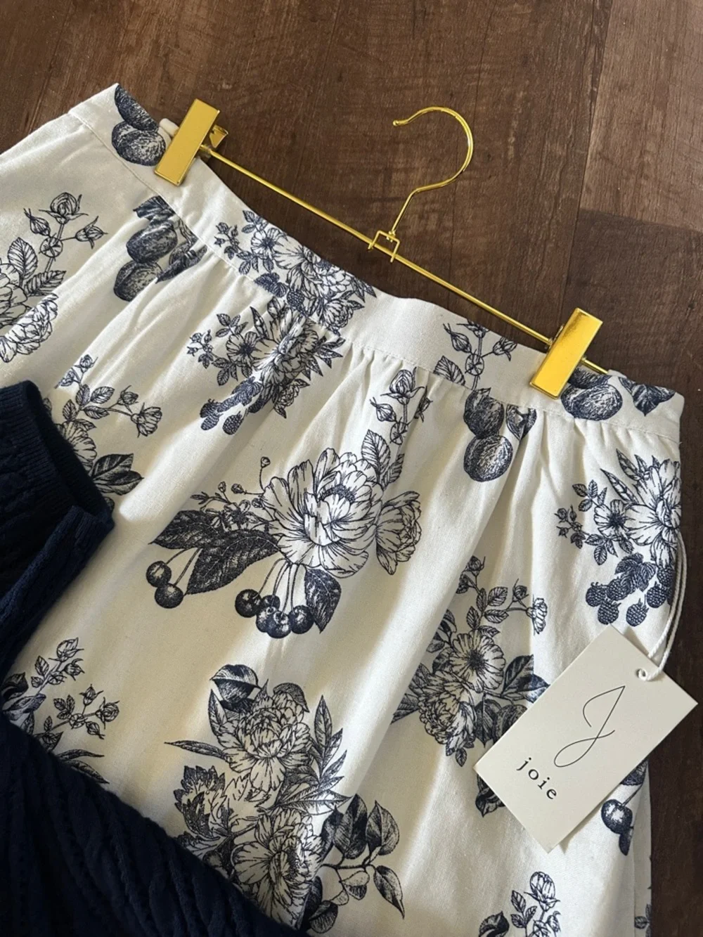 Joie navy sweater and floral matching skirt set size large NWT - Picture 4 of 4